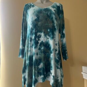 Soft Surroundings Blue and White Asymmetrical Long Sleeve Tunic